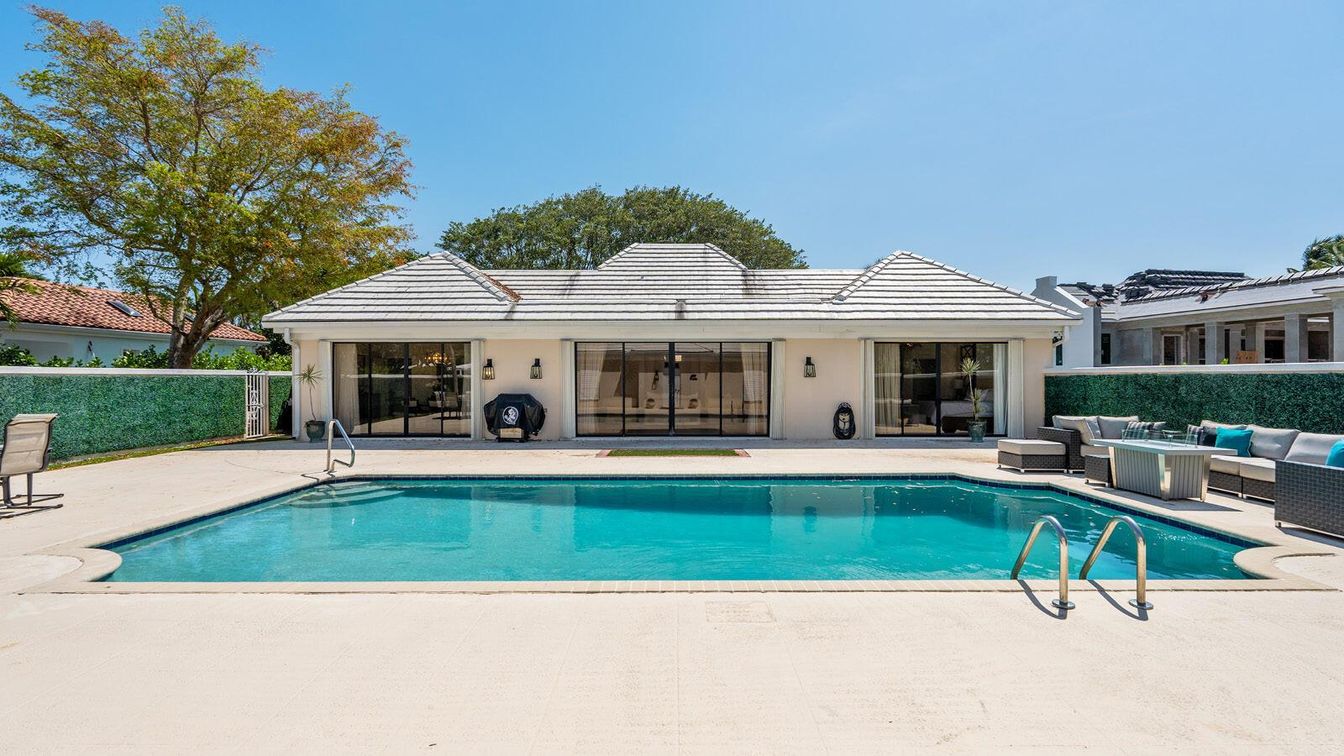 Exterior, Pool