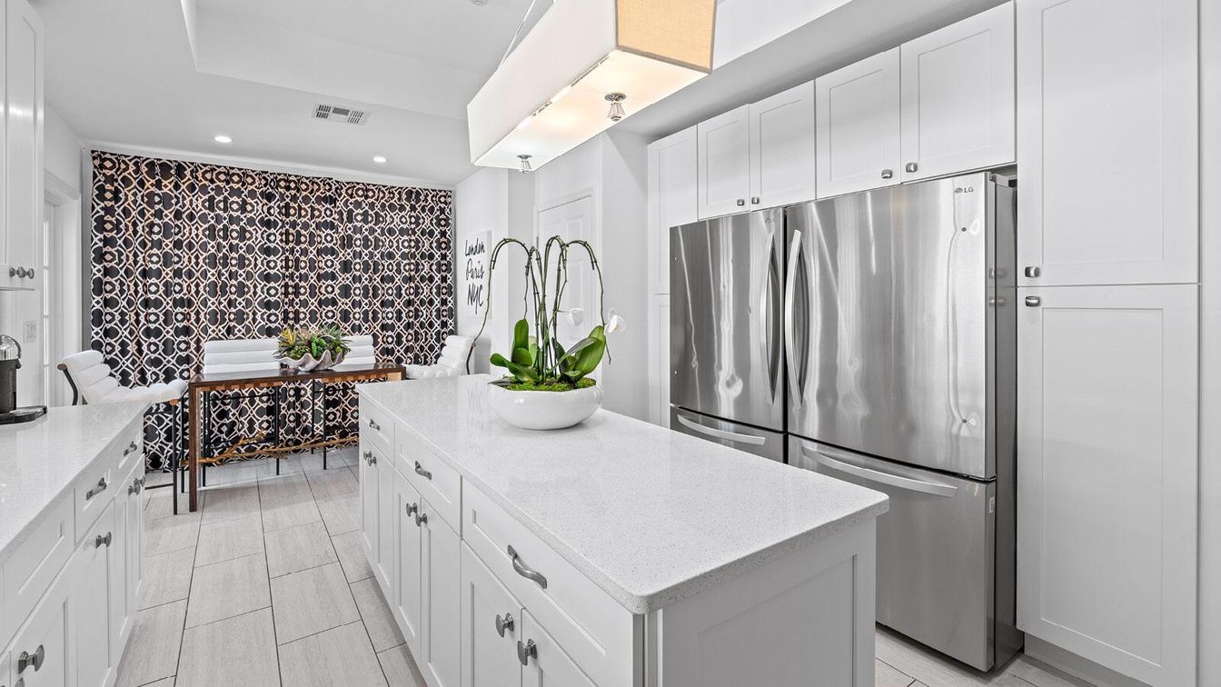 Dining room, Interior, Kitchen, Recessed Lighting, Stainless Steel Appliances