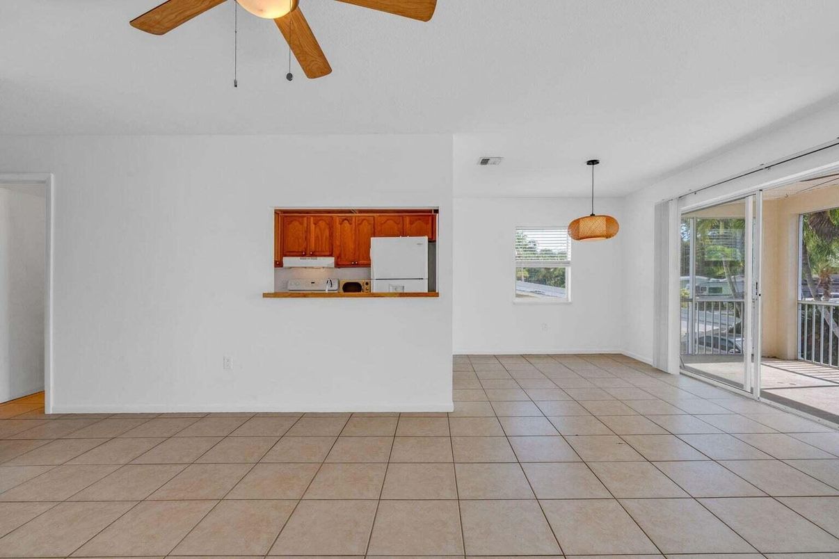 Empty room, Interior, Kitchen, Pendant Lights