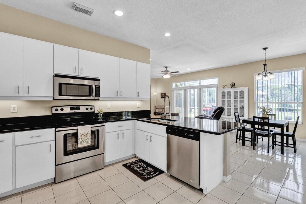 Dining room, Interior, Kitchen, Pendant Lights, Recessed Lighting, Stainless Steel Appliances