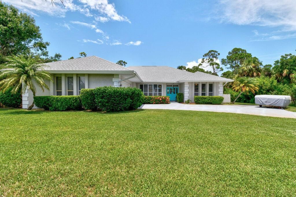 Backyard, Exterior, Facade, Ranch