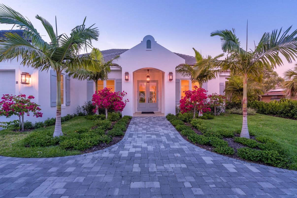 Exterior, Facade, Spanish Mediterranean