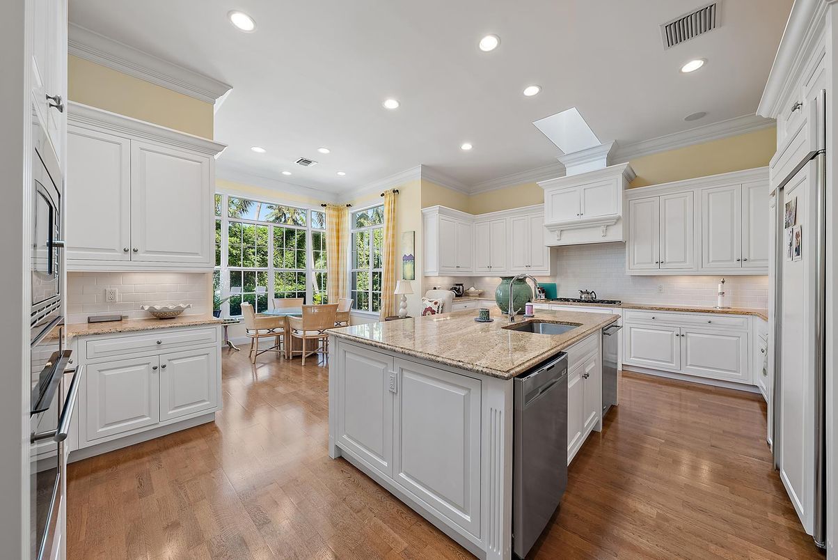 Dining room, Interior, Kitchen, Recessed Lighting, Wood Texture Flooring