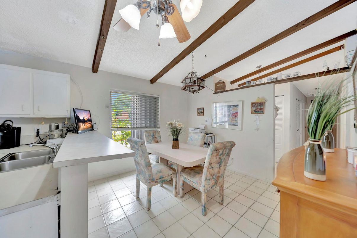 Dining room, Interior, Kitchen, Pendant Lights, Wooden Beams