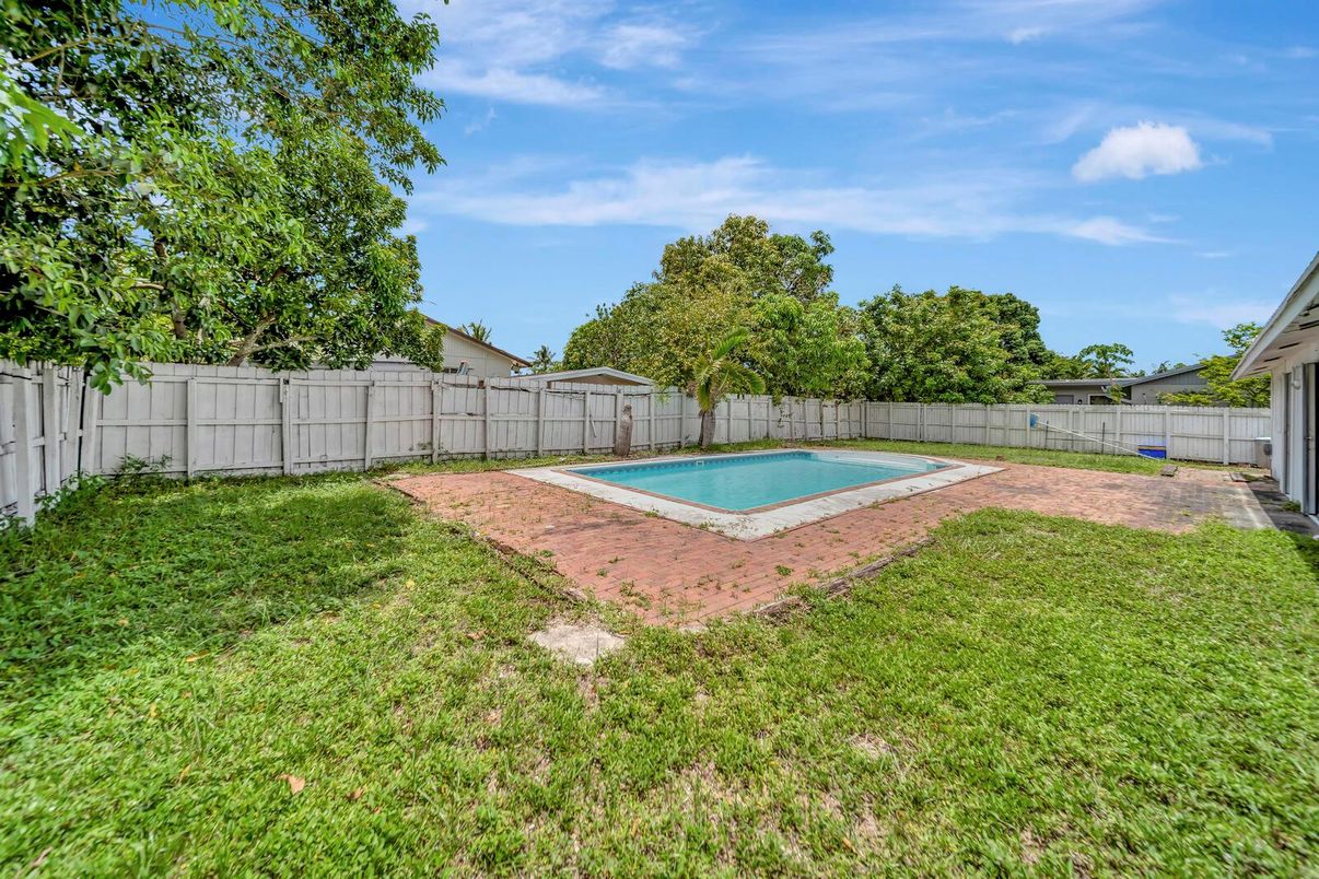 Backyard, Exterior, Pool