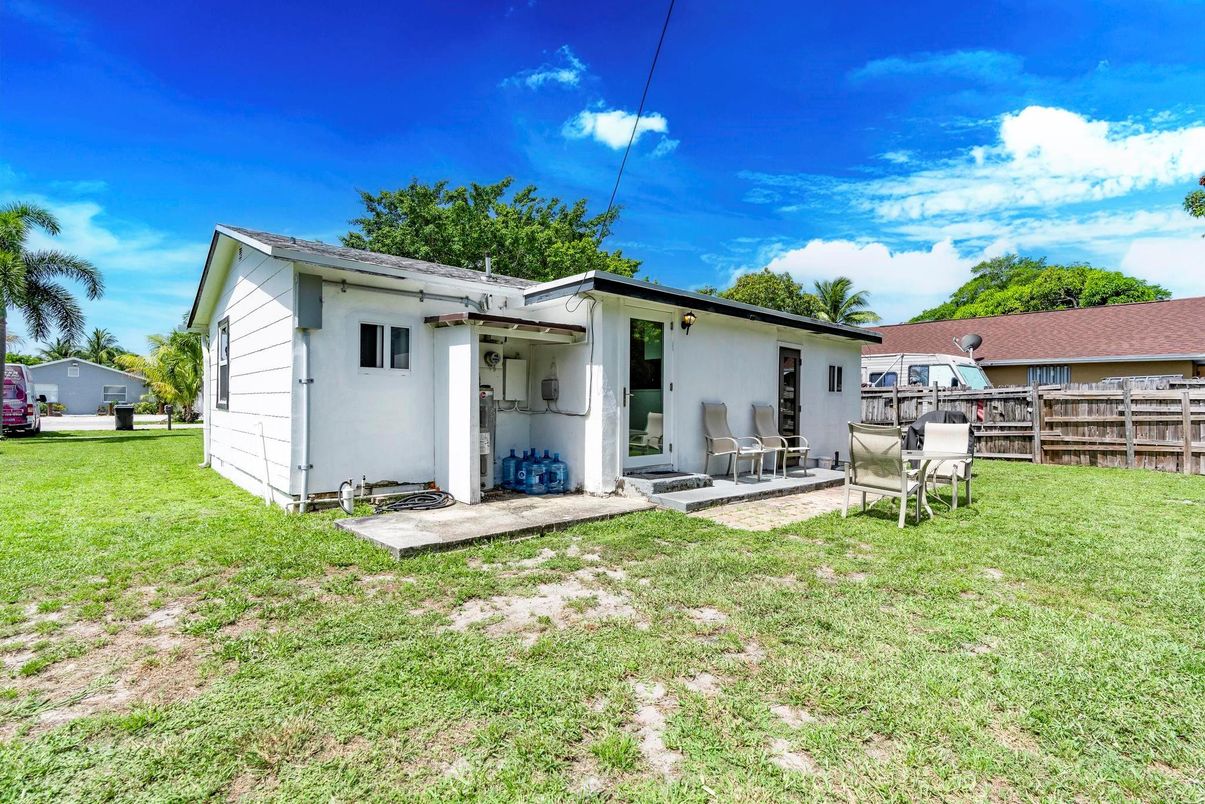 Backyard, Exterior