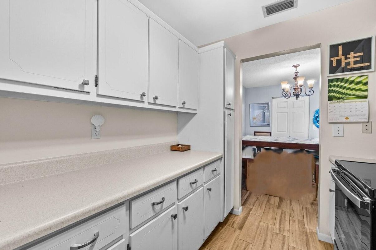 Chandelier, Interior, Kitchen, Wood Texture Flooring