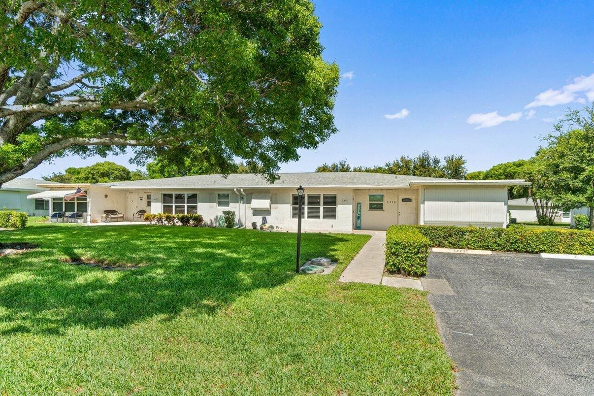 Backyard, Exterior, Facade, Ranch
