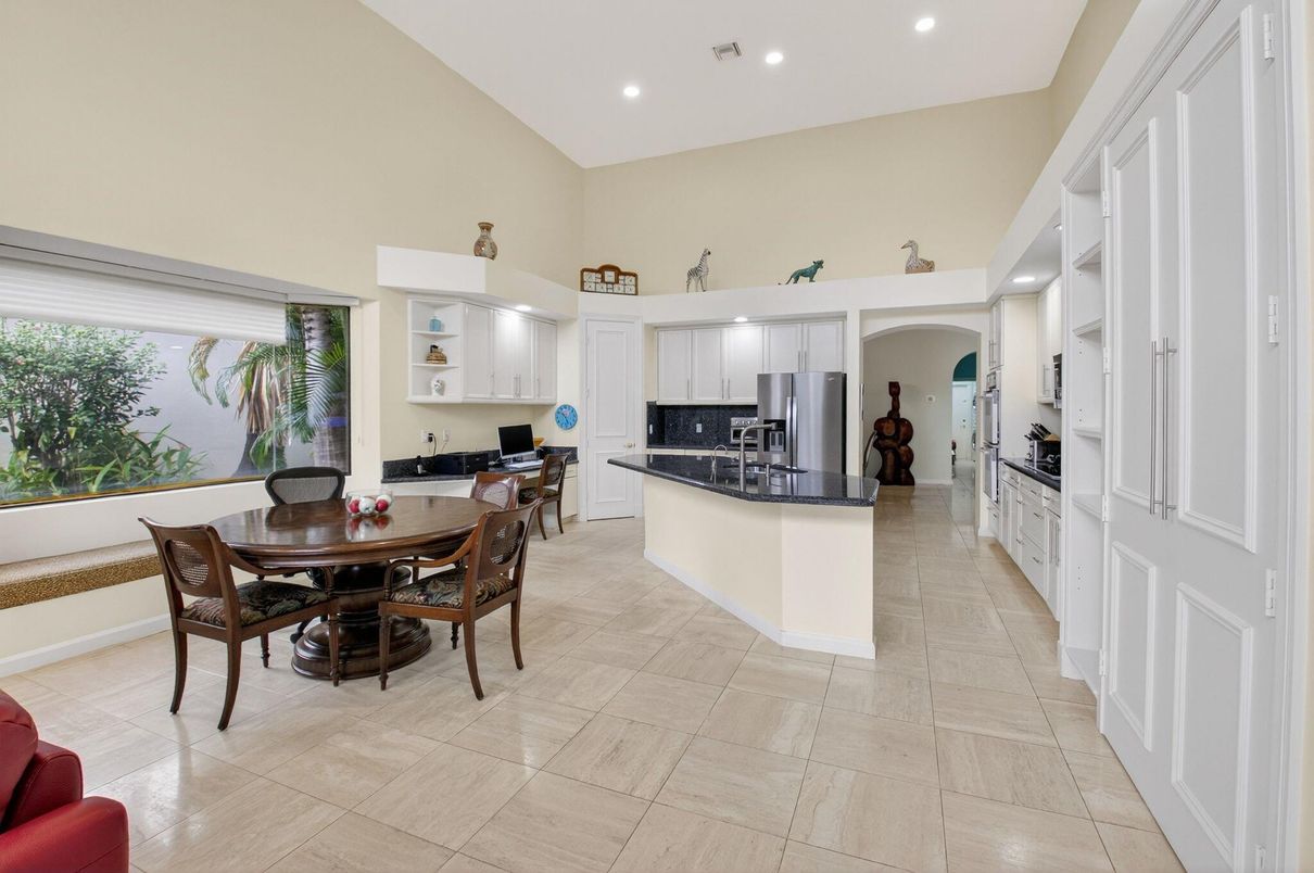 Dining room, Interior, Kitchen, Recessed Lighting, Stainless Steel Appliances
