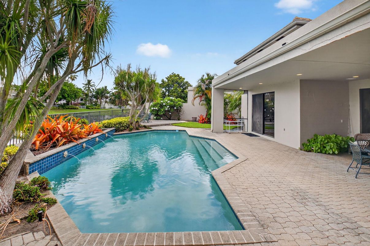 Exterior, Pool