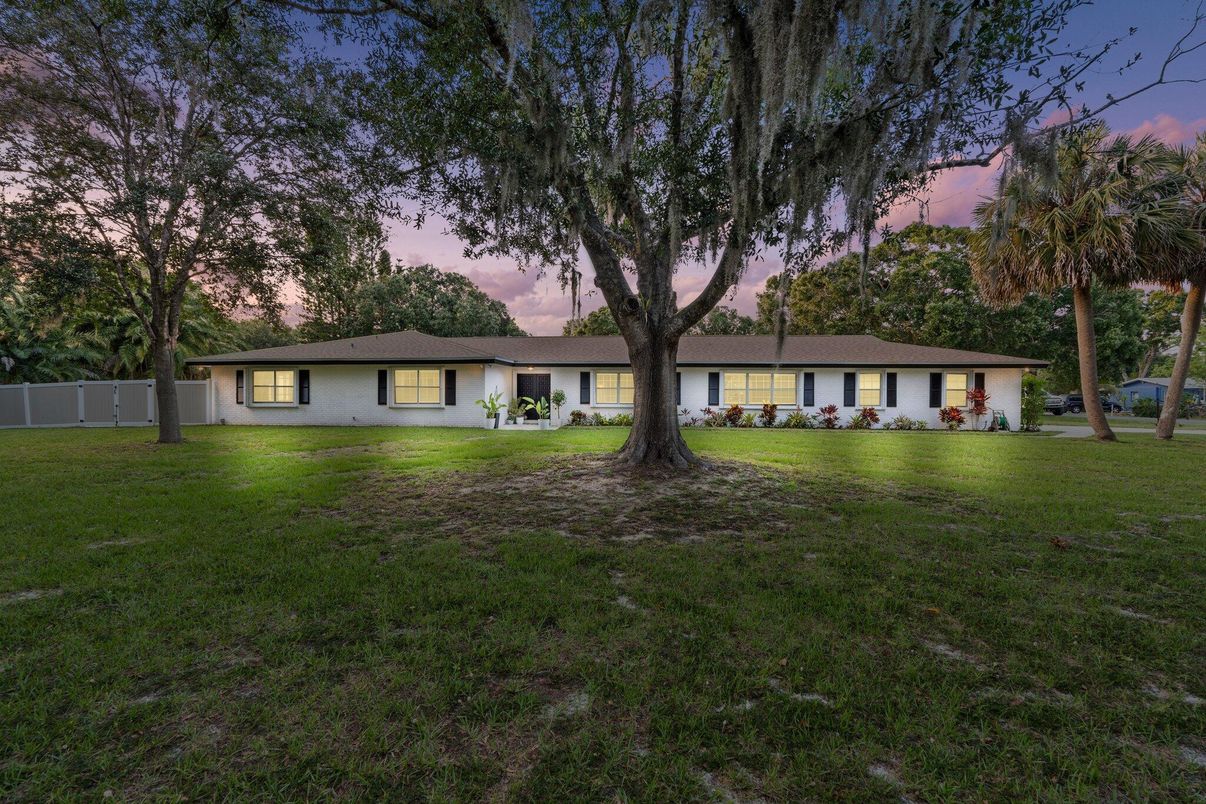 Backyard, Exterior, Facade, Ranch