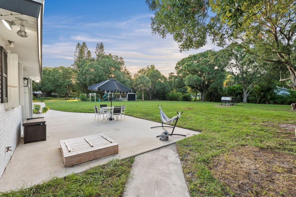 Backyard, Exterior