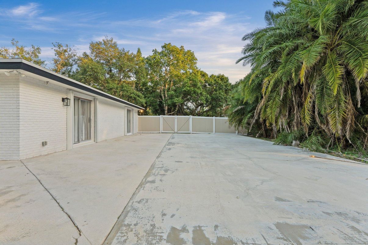 Backyard, Exterior
