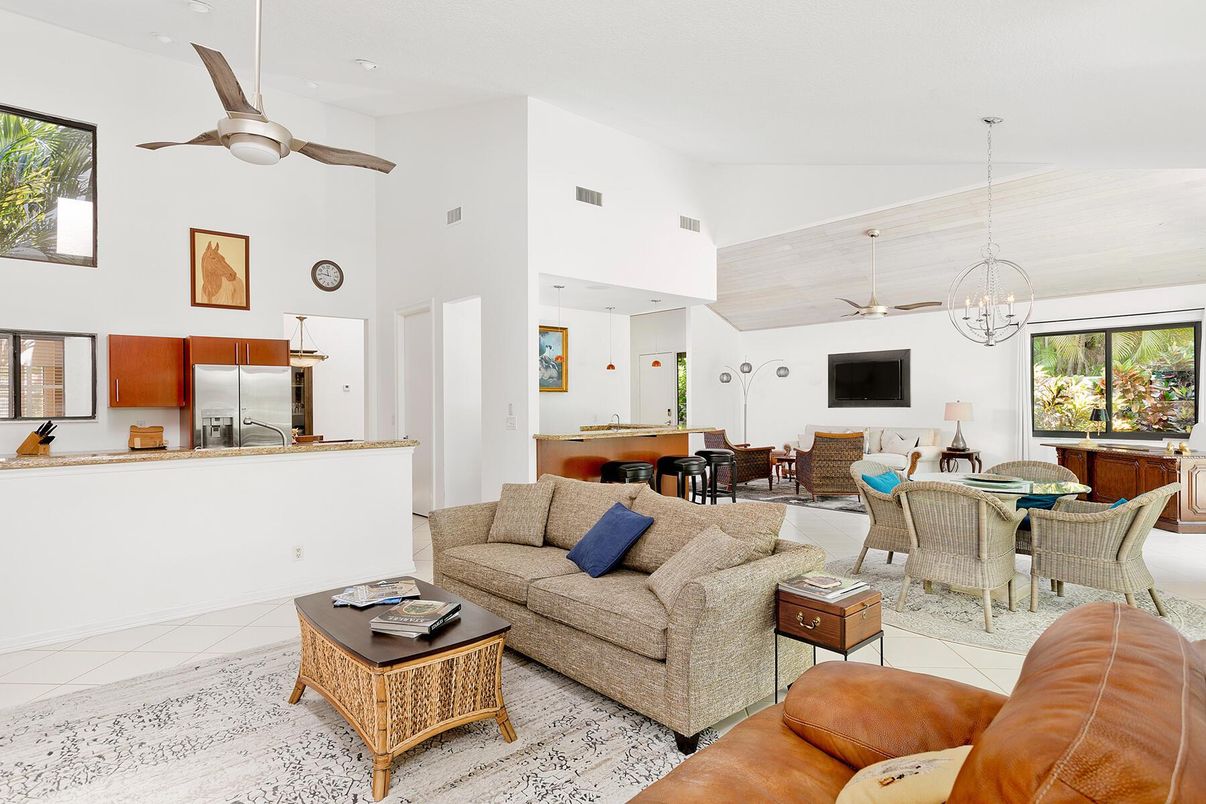 Chandelier, Dining room, Interior, Living room, Pendant Lights, Recessed Lighting