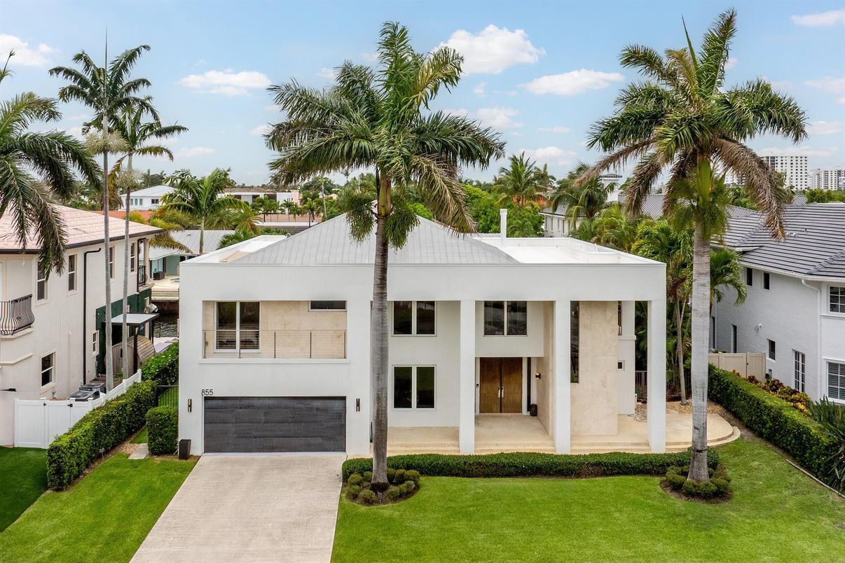 Attached, Exterior, Facade, Modern