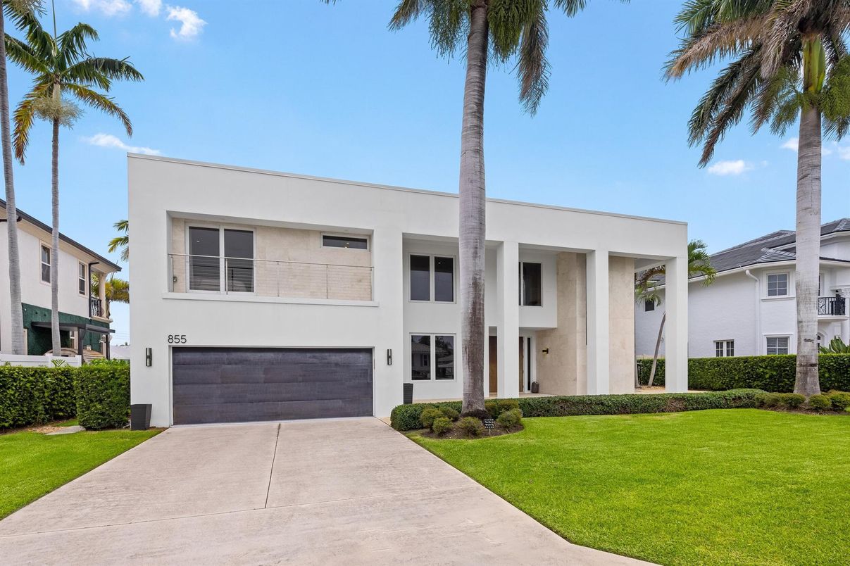 Attached, Exterior, Facade, Modern