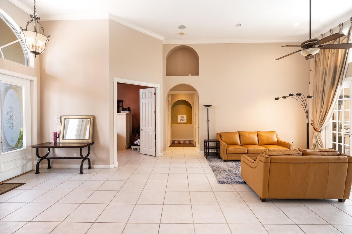 Interior, Living room, Pendant Lights, Recessed Lighting