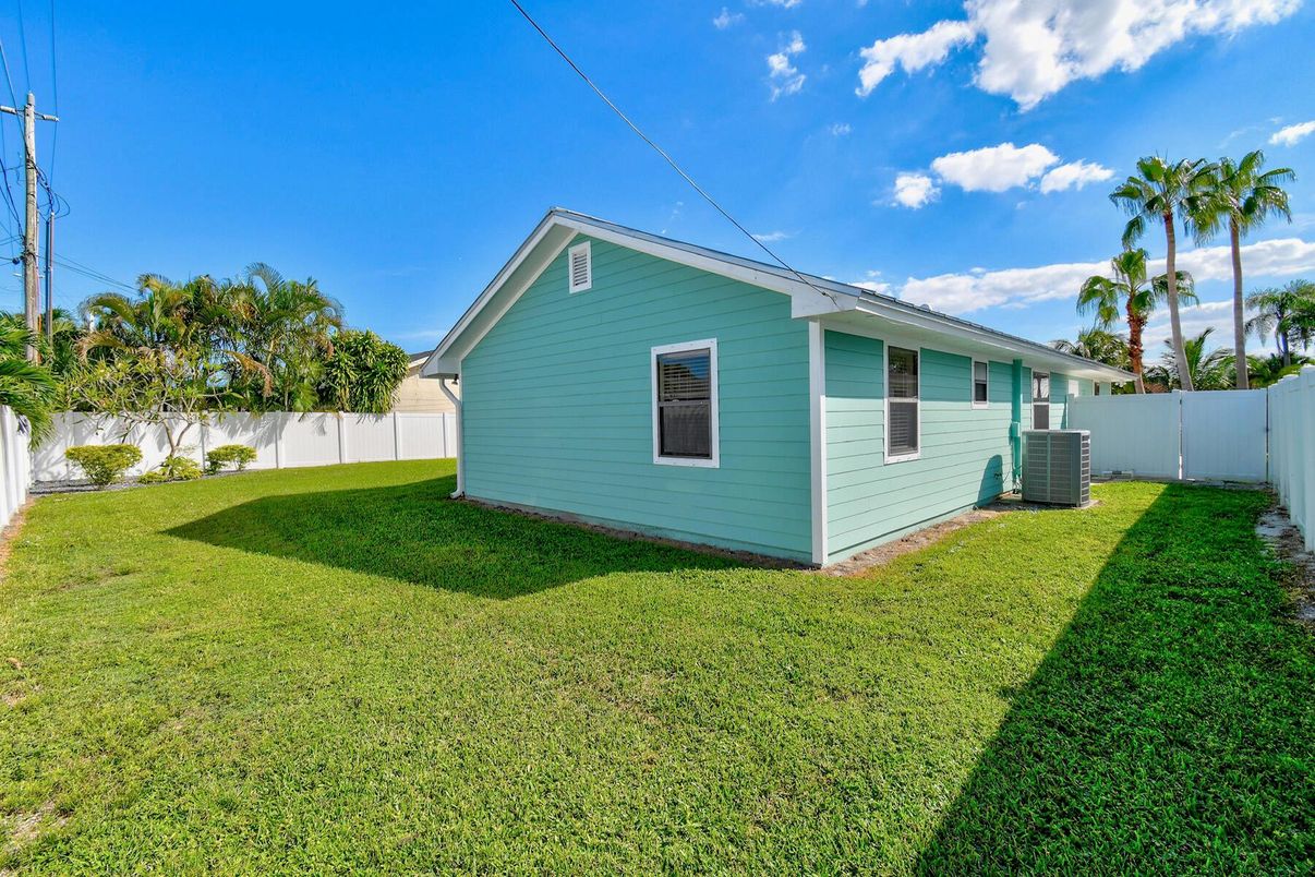 Backyard, Exterior