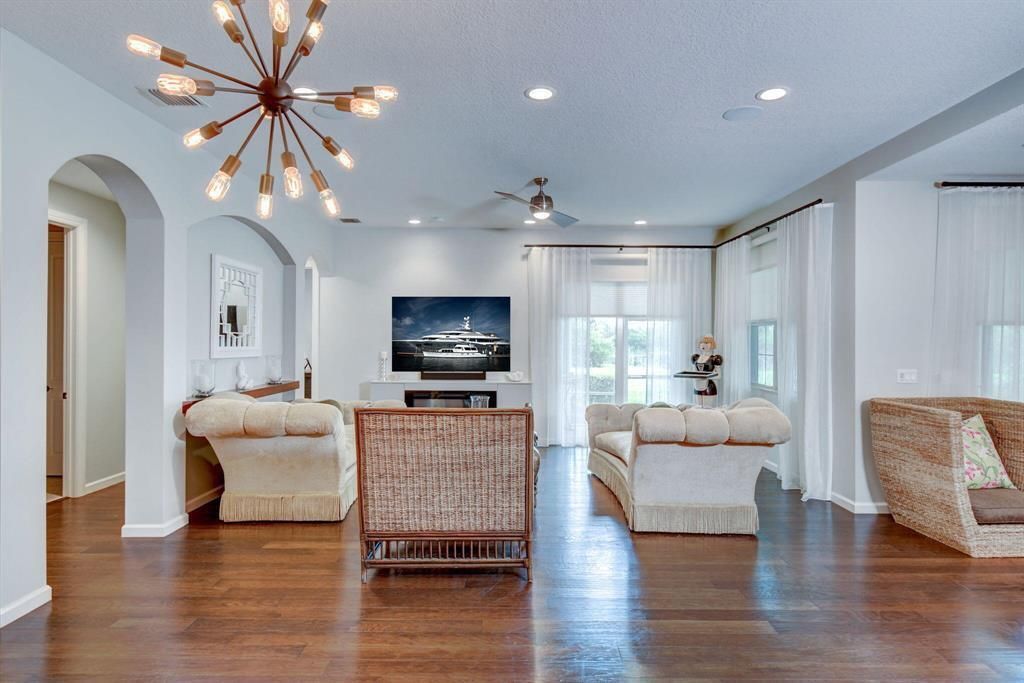Interior, Living room, Pendant Lights, Recessed Lighting, Wood Texture Flooring