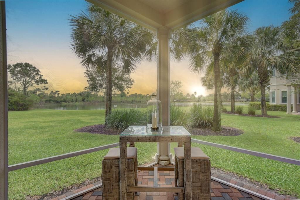 Exterior, Interior, Sun Room, Water