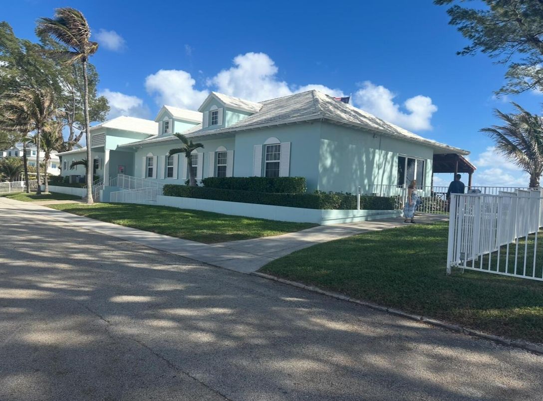 Exterior, Facade, Ranch