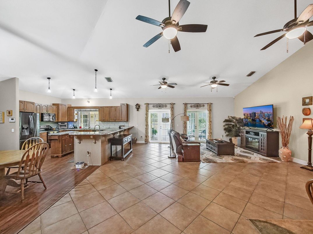 Dining room, Interior, Kitchen, Living room, Pendant Lights, Stainless Steel Appliances