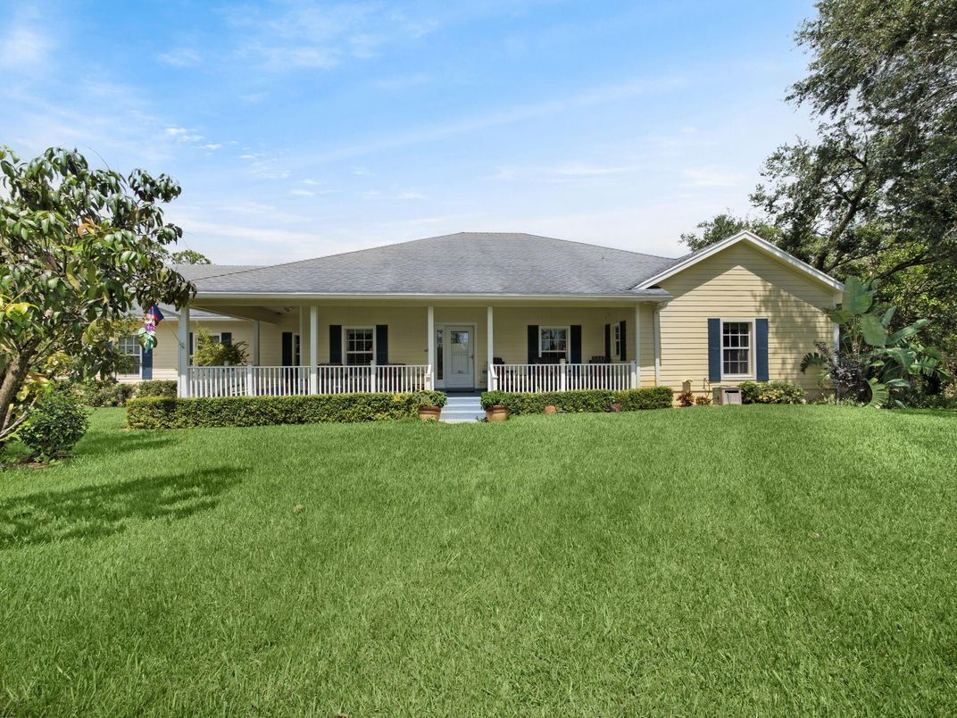 Backyard, Exterior, Facade, Ranch