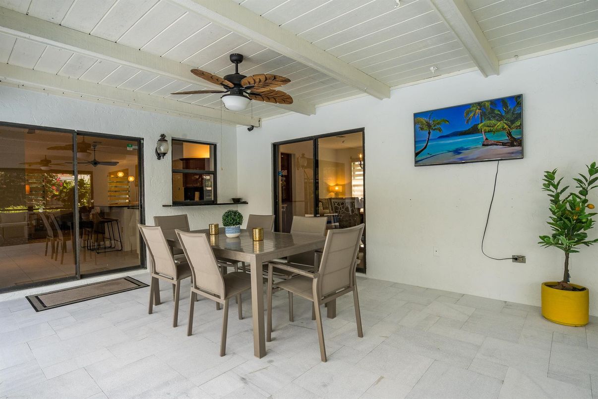 Dining room, Interior