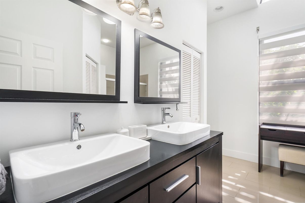 Bathroom, Dual Sink Vanities, Interior