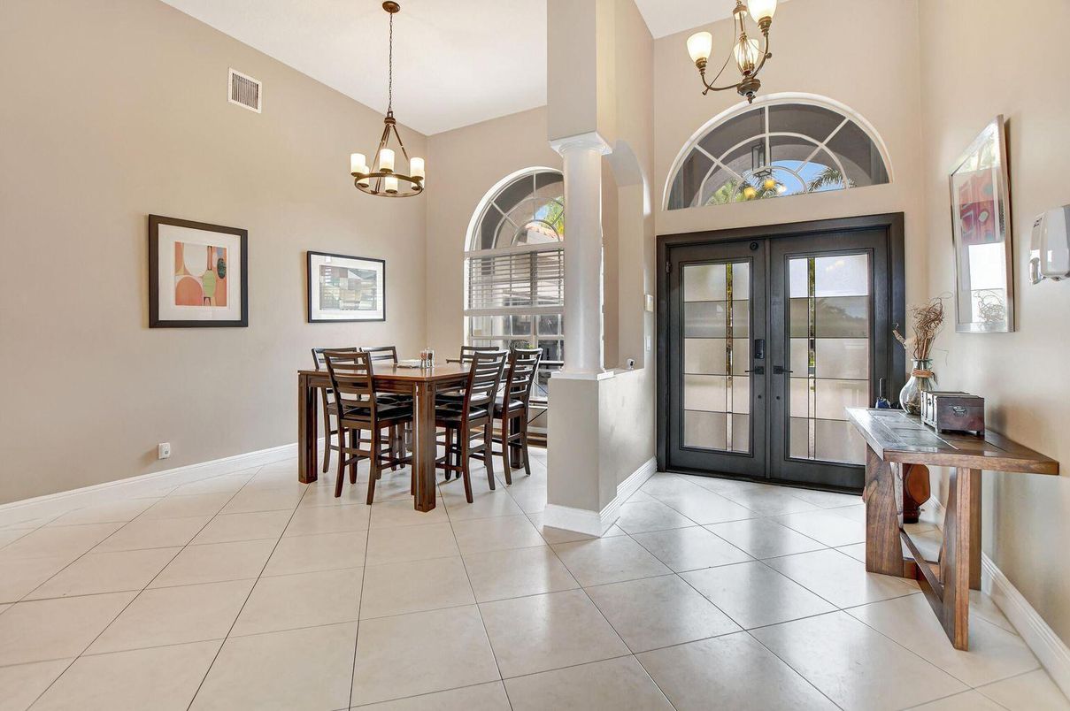 Chandelier, Dining room, Interior, Pendant Lights