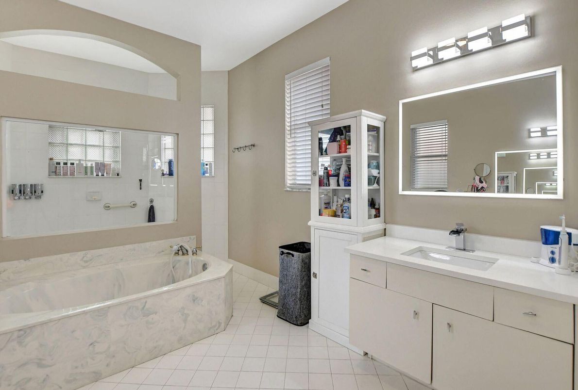 Bathroom, Dual Sink Vanities, Interior