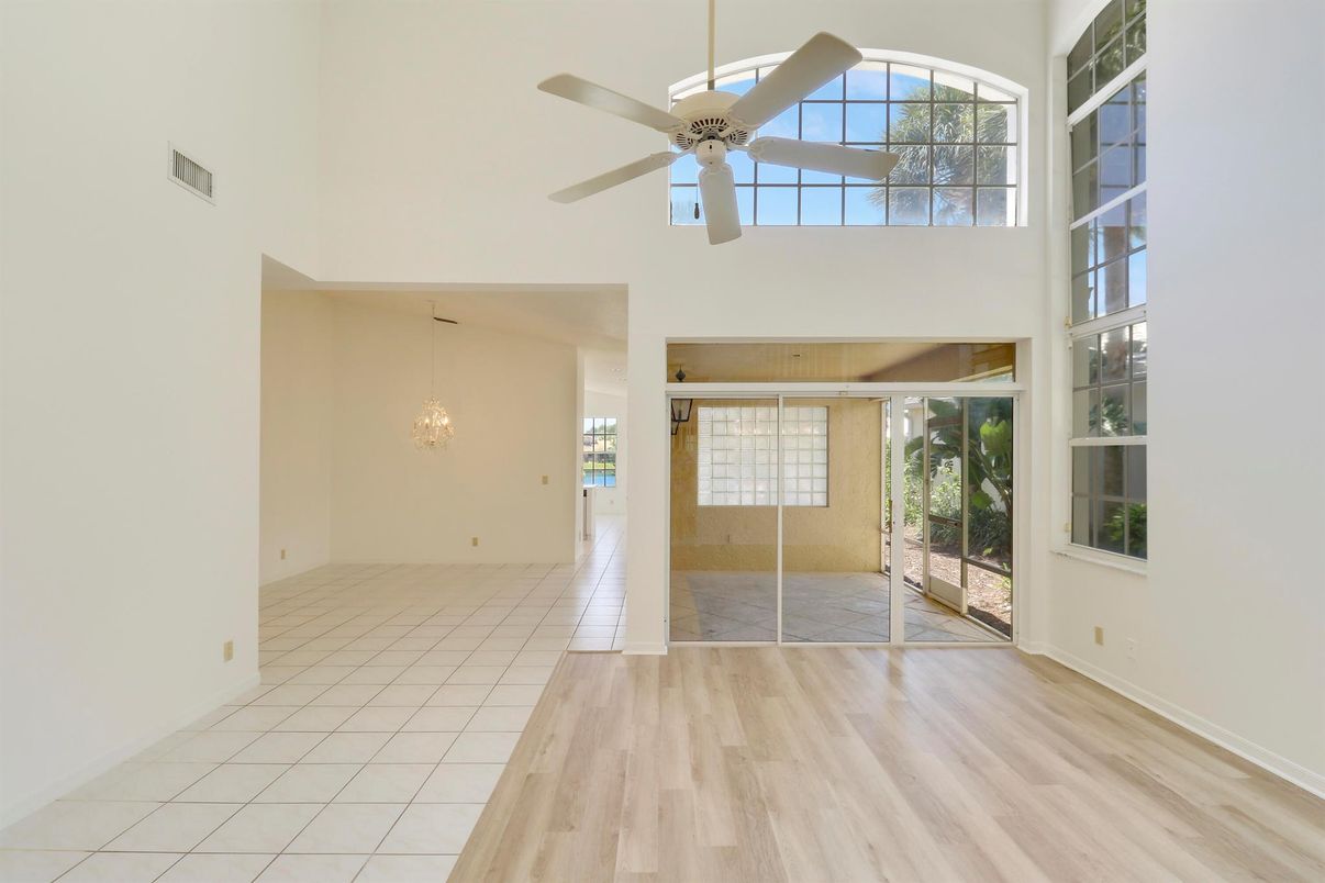 Chandelier, Empty room, Interior, Pendant Lights, Wood Texture Flooring