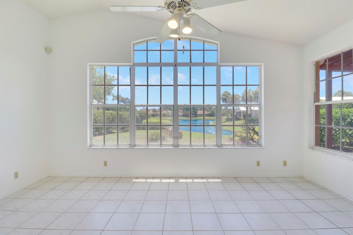 Empty room, Interior, Water