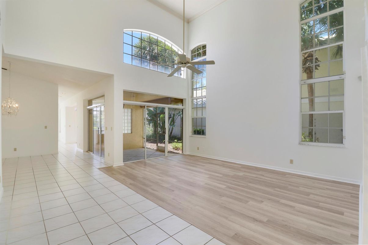 Chandelier, Empty room, Interior, Wood Texture Flooring