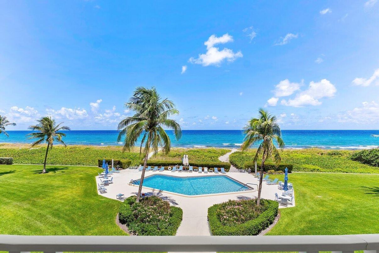 Exterior, Pool, Water