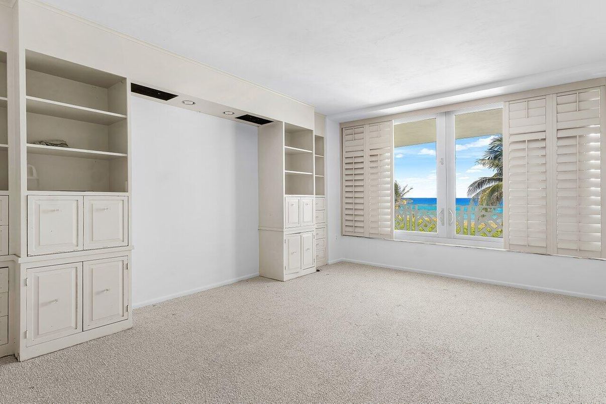 Empty room, Interior, Water