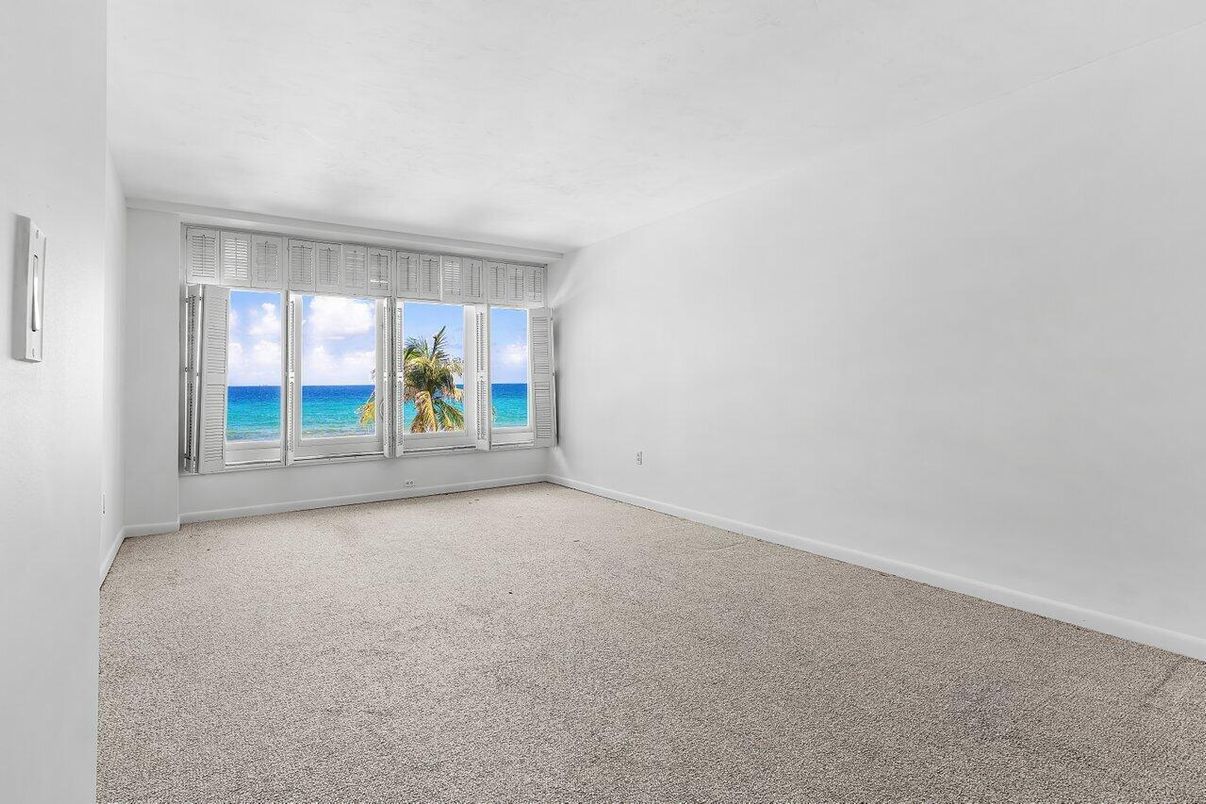Empty room, Interior, Water