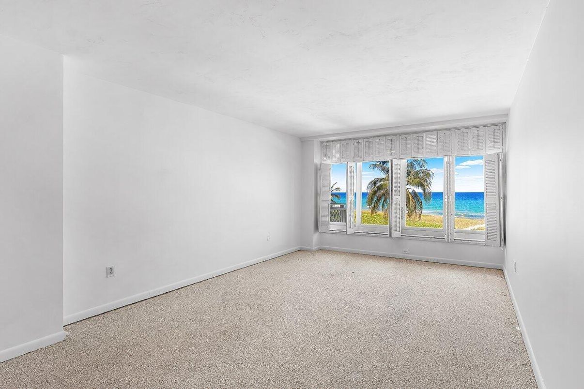 Empty room, Interior, Water