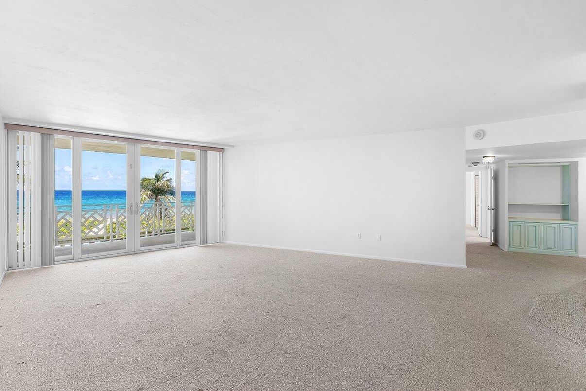 Empty room, Interior, Water