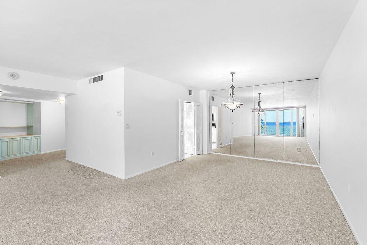 Empty room, Interior, Pendant Lights