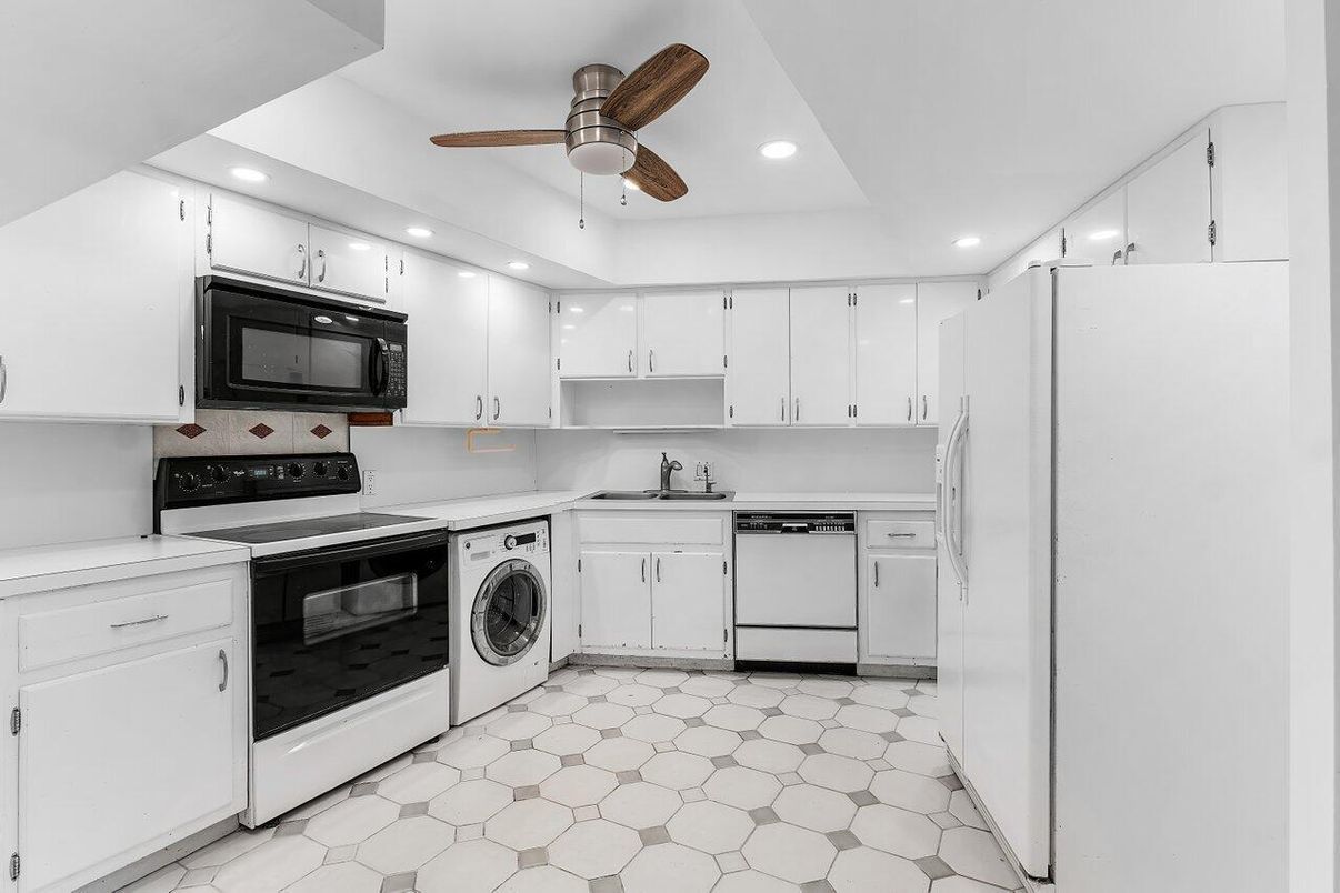 Interior, Kitchen, Recessed Lighting, Washer