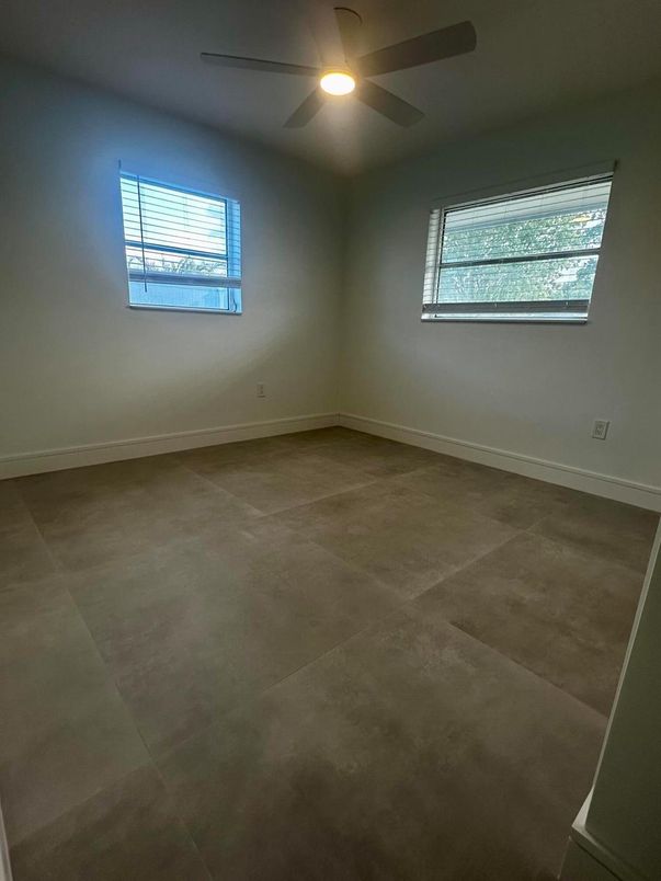 Empty room, Interior