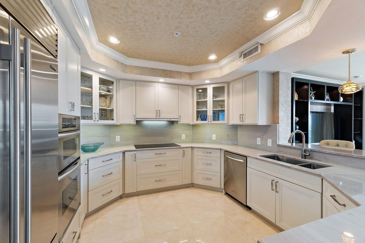 Interior, Kitchen, Pendant Lights, Recessed Lighting, Stainless Steel Appliances