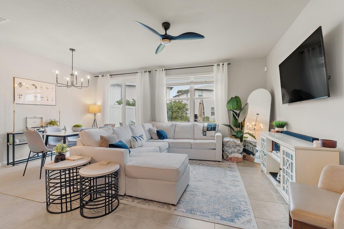 Dining room, Interior, Living room, Pendant Lights