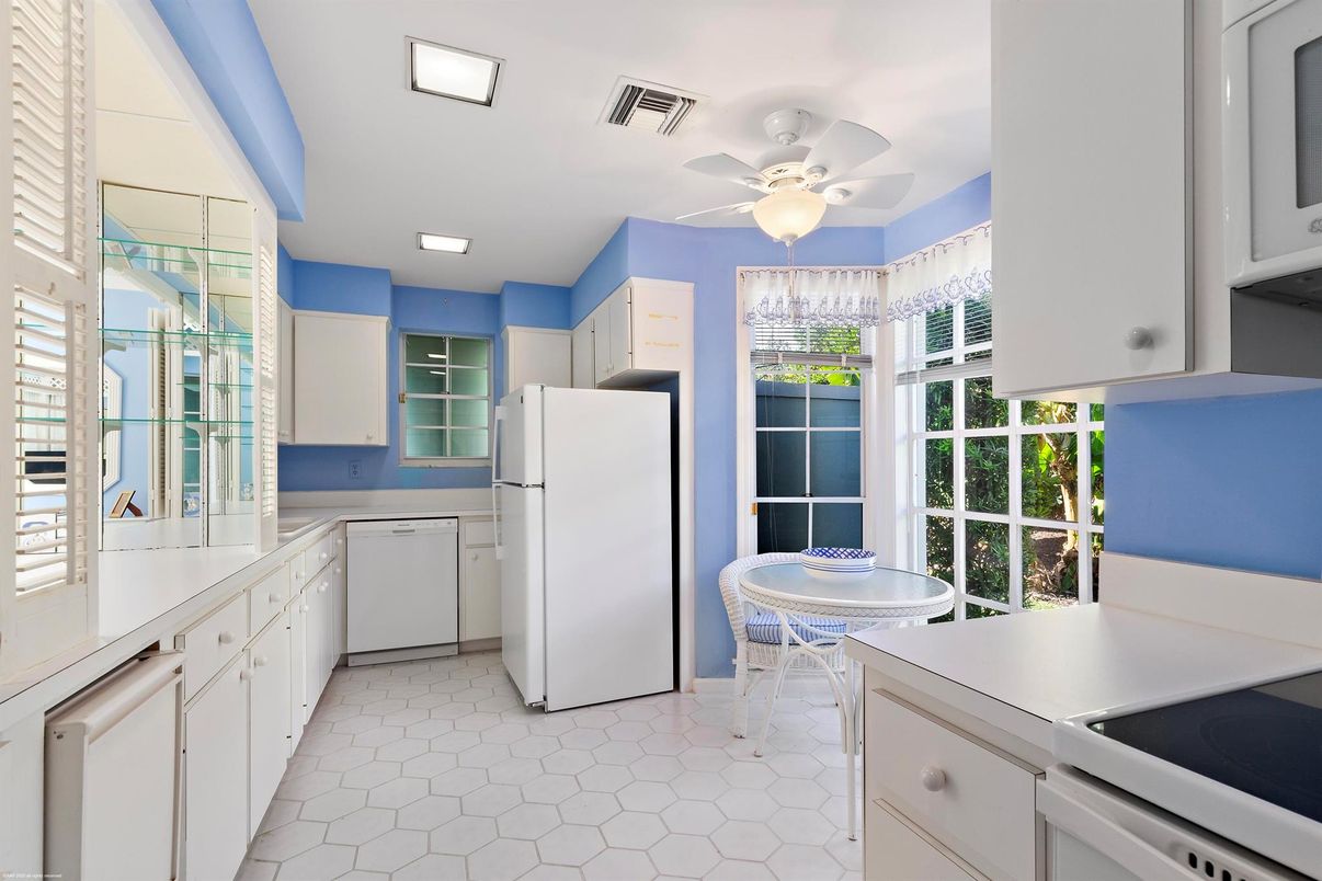 Dining room, Interior, Kitchen, Recessed Lighting