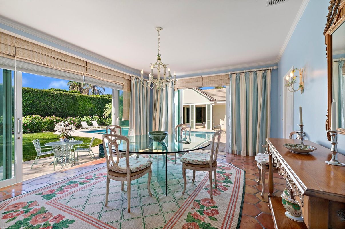 Chandelier, Dining room, Interior