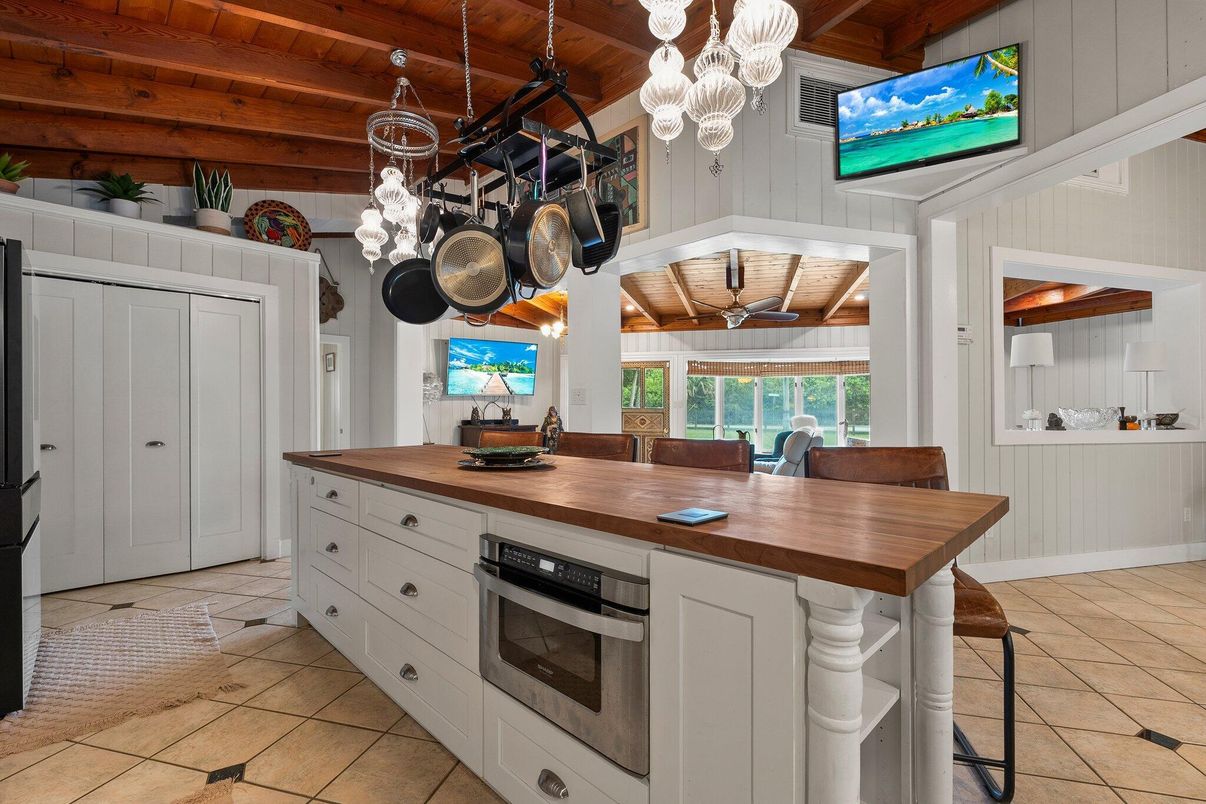 Chandelier, Interior, Kitchen, Stainless Steel Appliances, Wooden Beams, Wooden Ceilings
