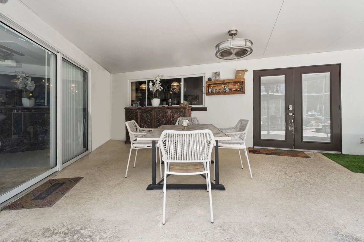 Dining room, Interior