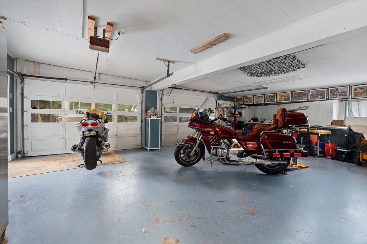 Garage, Interior