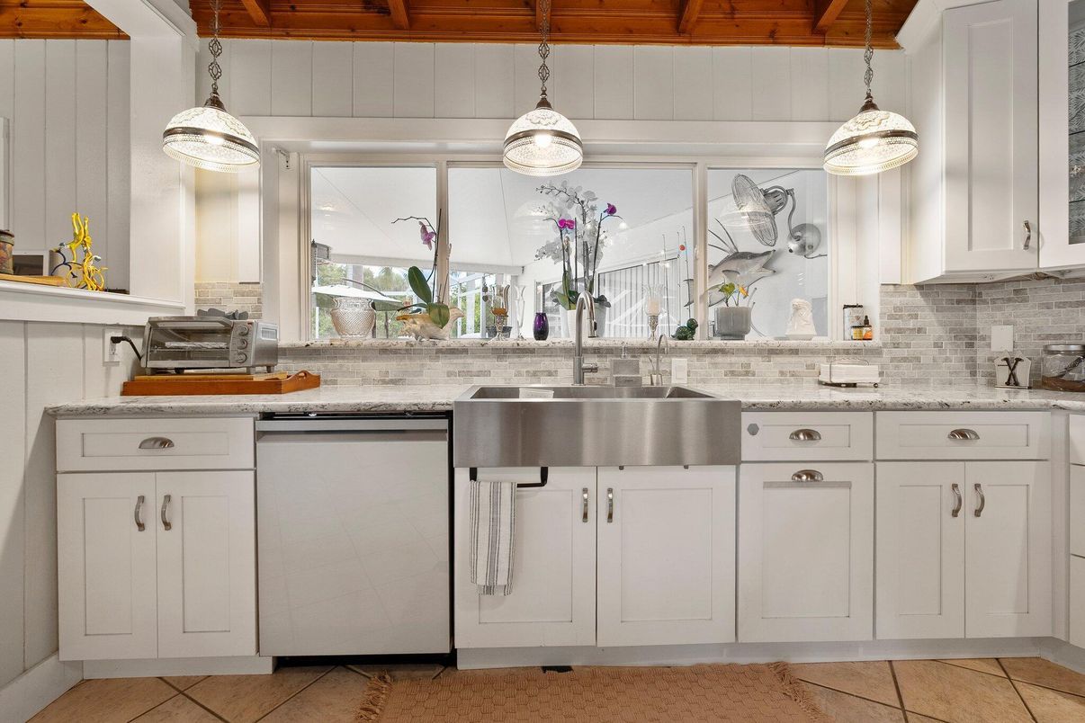 Interior, Kitchen, Pendant Lights, Stainless Steel Appliances
